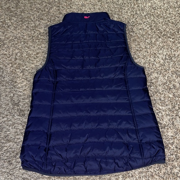 😍NWT Vineyard Vines XS The women’s mountain weekend vest puffer fall vest cute - Picture 4 of 12
